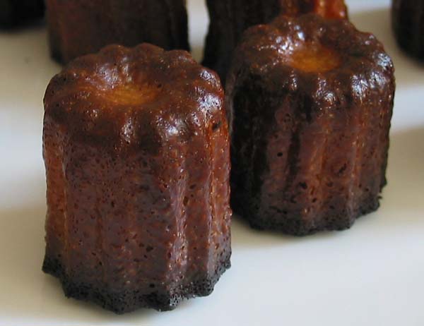 File:Mini canneles bordelais zoom.jpg