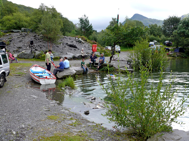 File:Model boat meeting - geograph.org.uk - 1444423.jpg