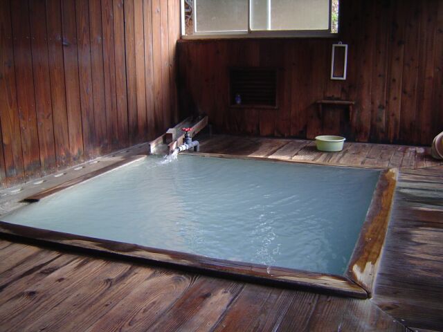 http://upload.wikimedia.org/wikipedia/commons/c/c9/Oobuka_Onsen_Akita_02.jpg