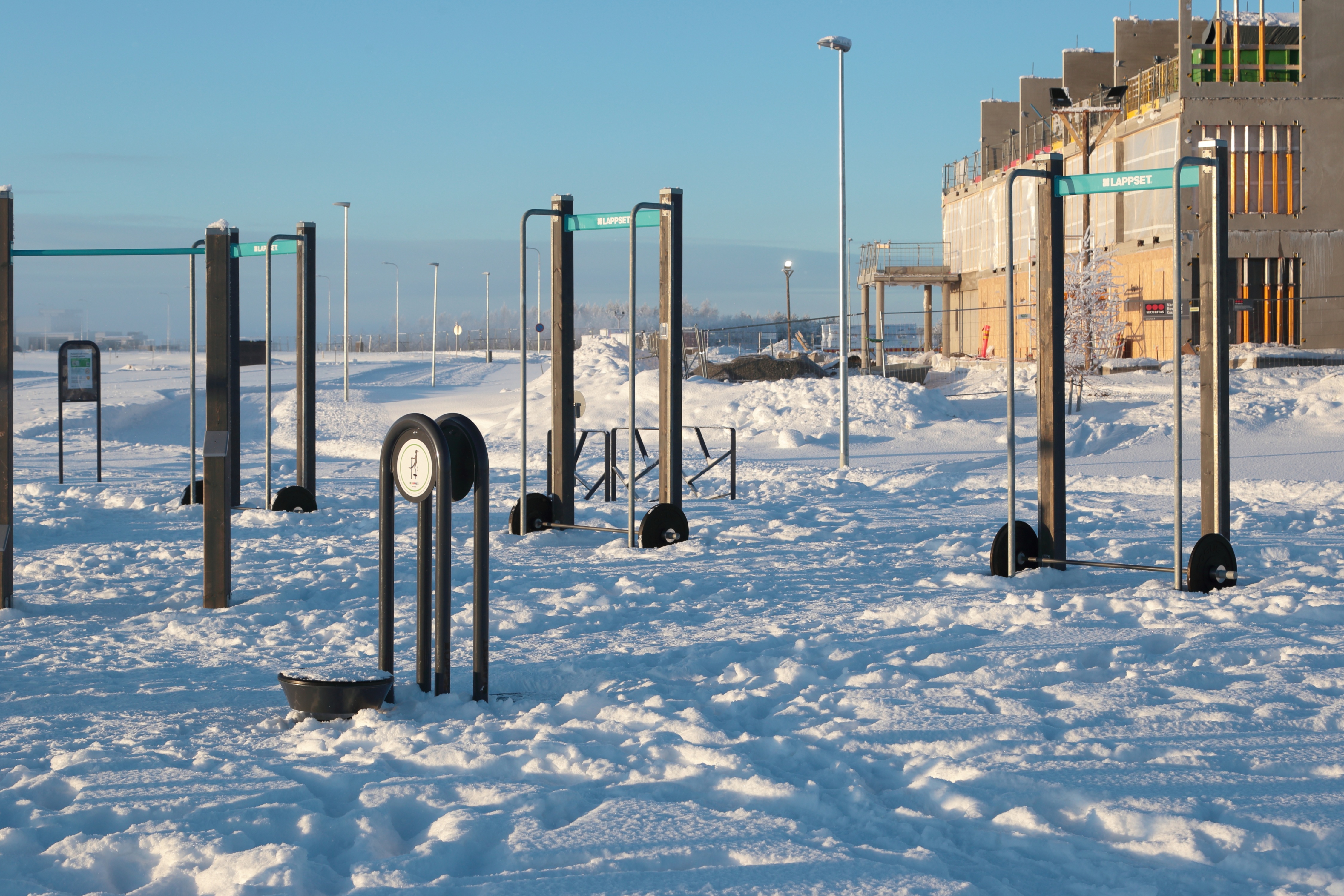 File:Outdoor gym Pateniemenranta Oulu 20210213.jpg - Wikimedia Commons