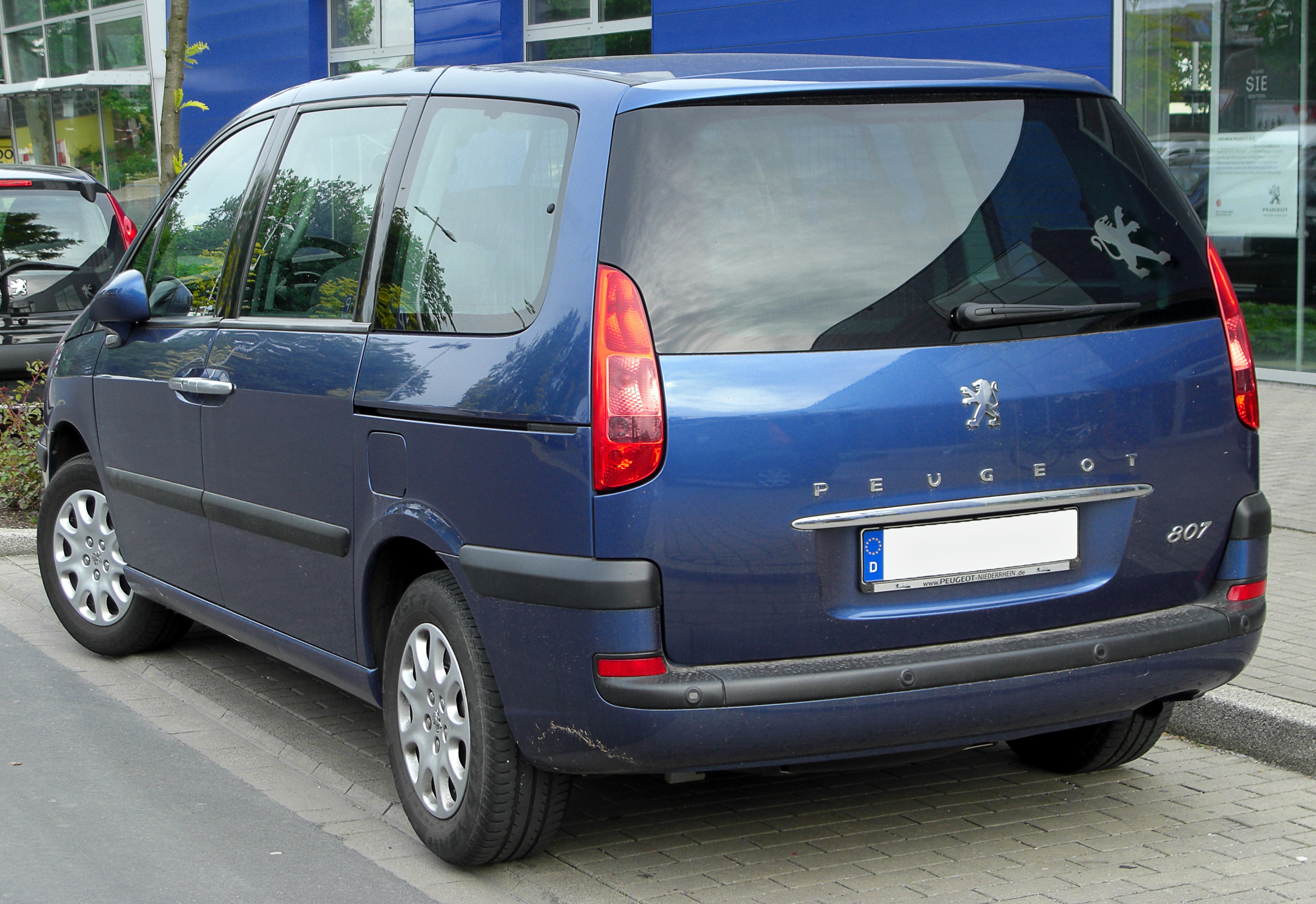 Peugeot_807_rear_20100529.jpg