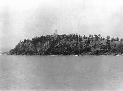 File:Pine Islet Light, 1917.jpg