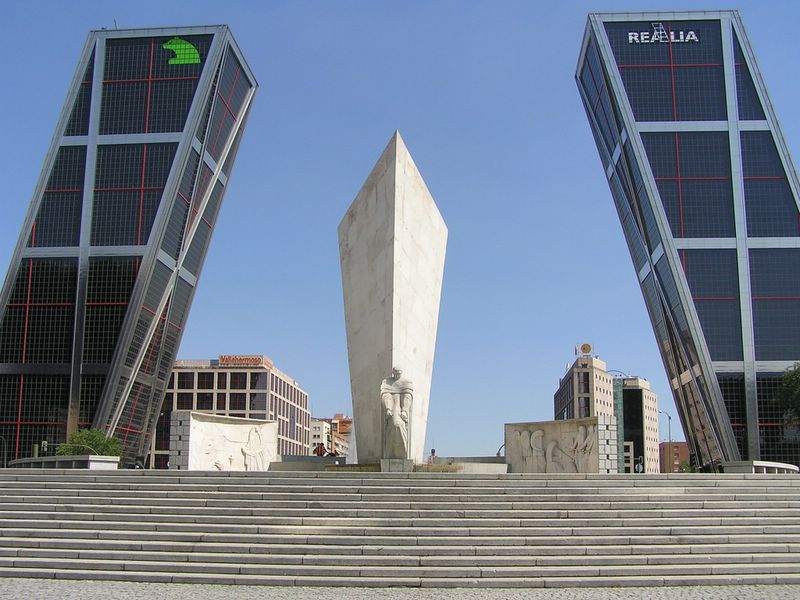 File:Puerta de europa (32017894).jpg