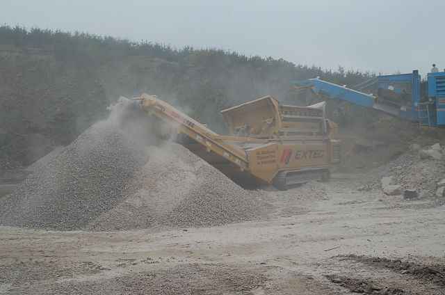 File:Recycling an airfield N04 - geograph.org.uk - 379759.jpg