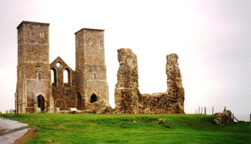 File:Ruins at Reculver - geograph.org.uk - 4003434.jpg