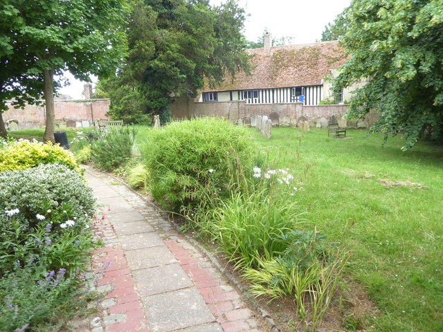 File:St Mary, Northiam, churchyard (III) - geograph.org.uk - 6212626.jpg