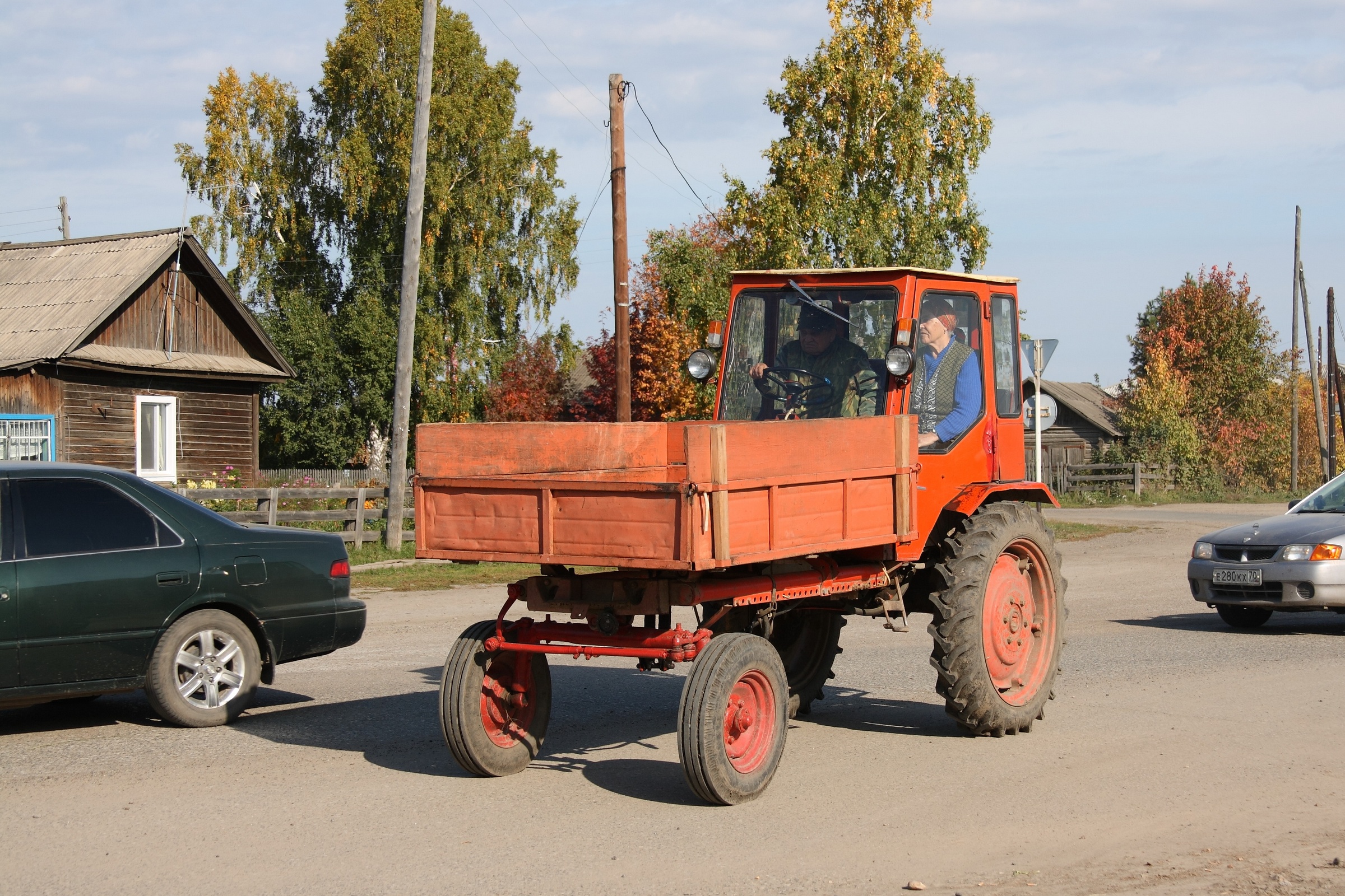 Трактор т 16 купить бу на авито. Трактор шассик т-16. Трактор ХТЗ Т 16. Самоходное шасси т-16м. Трактор Владимирец т-16.