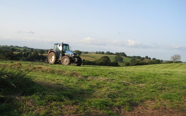 File:Tractor at work - geograph.org.uk - 552986.jpg