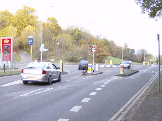 File:Traffic calming on Norcot Road - geograph.org.uk - 611961.jpg