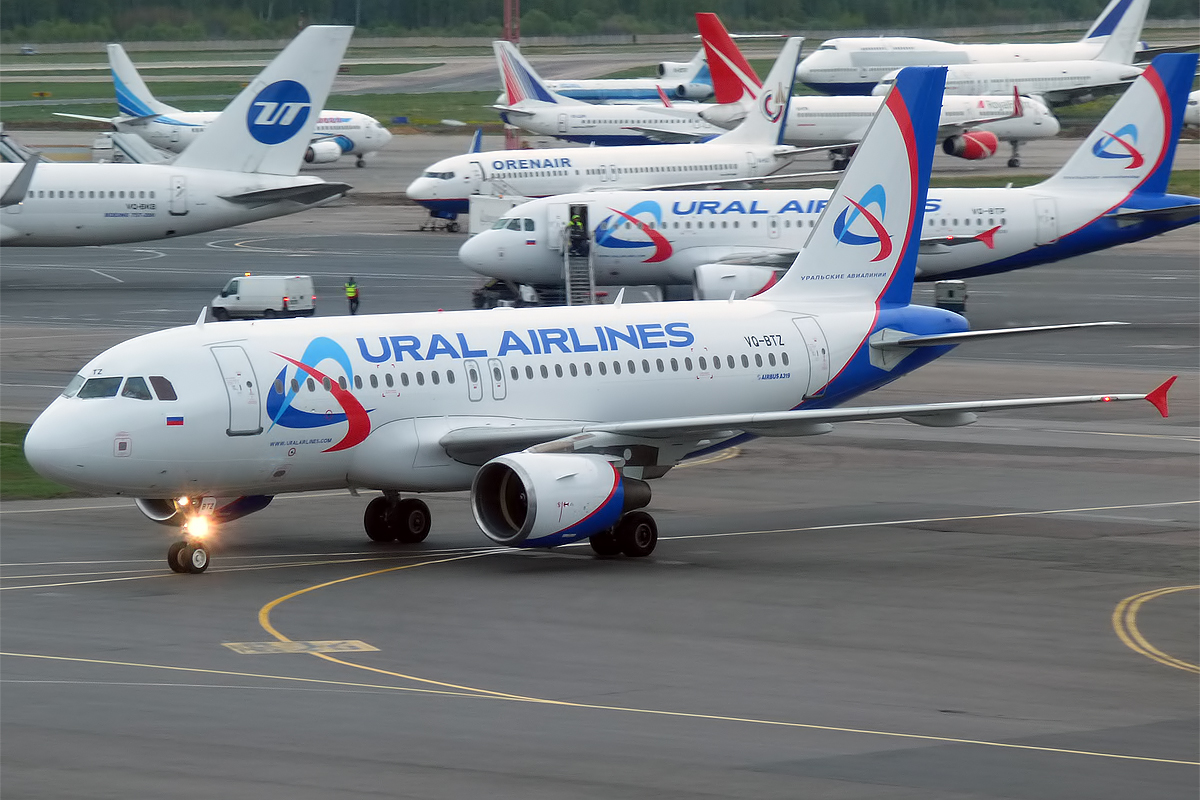 Рейс уральские. Airbus a319 Уральские авиалинии. А319 Уральские авиалинии. Аэробус а319 Уральские авиалинии. Уральские авиалинии самолеты Airbus a319.