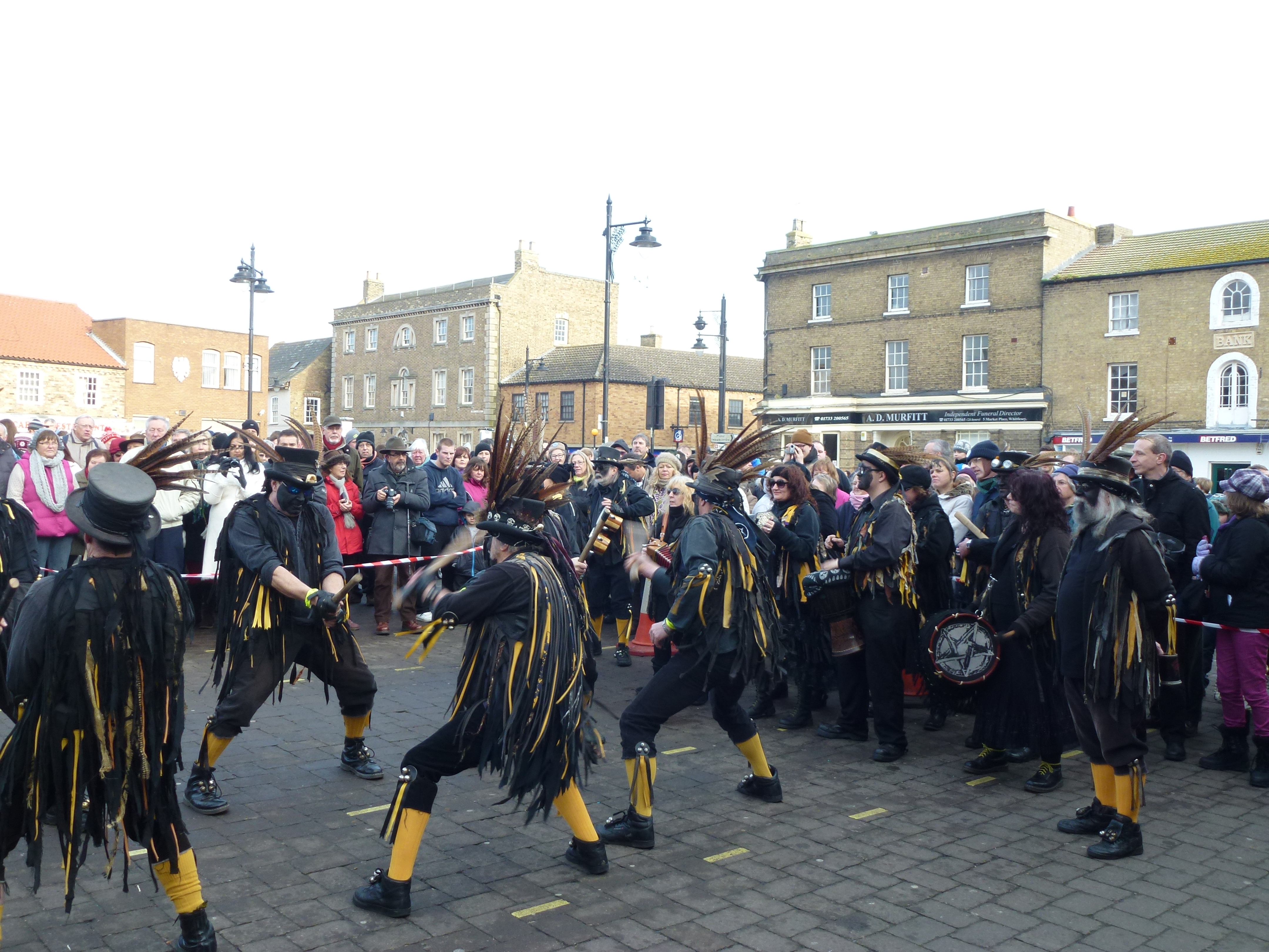 https://upload.wikimedia.org/wikipedia/commons/c/c9/Witchmen_Border_Morris_Dancers_-_Whittlesea_Straw_Bear_Festival_2013_-_geograph.org.uk_-_3295399.jpg