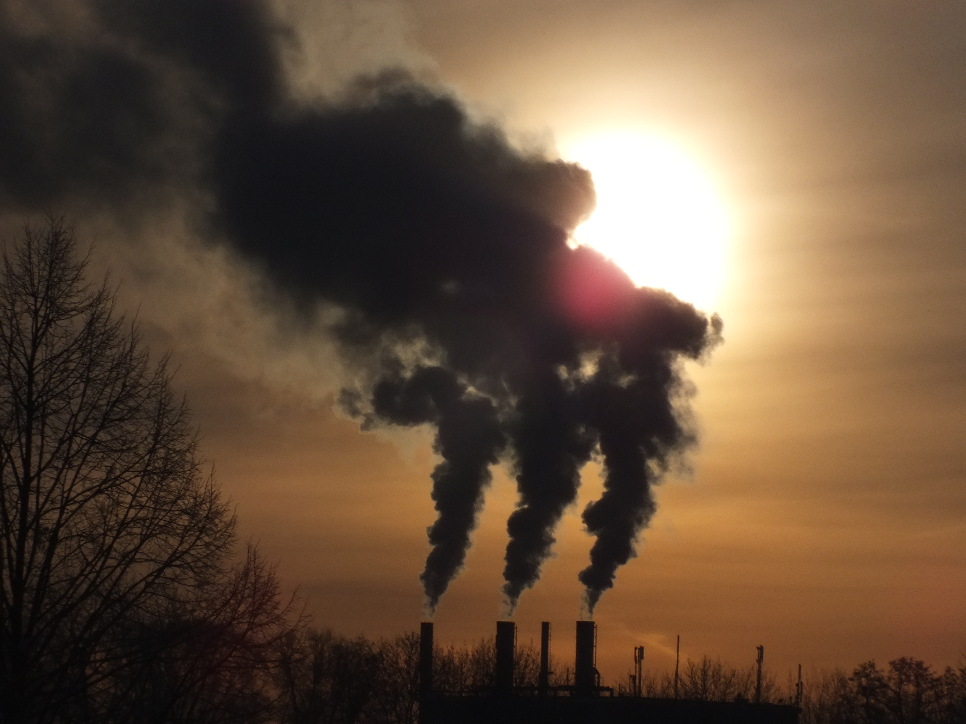 Co způsobuje znečištění ovzduší?