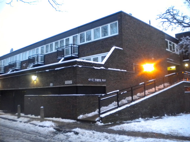 File:42-57 Turpin Way N19 - geograph.org.uk - 2211011.jpg