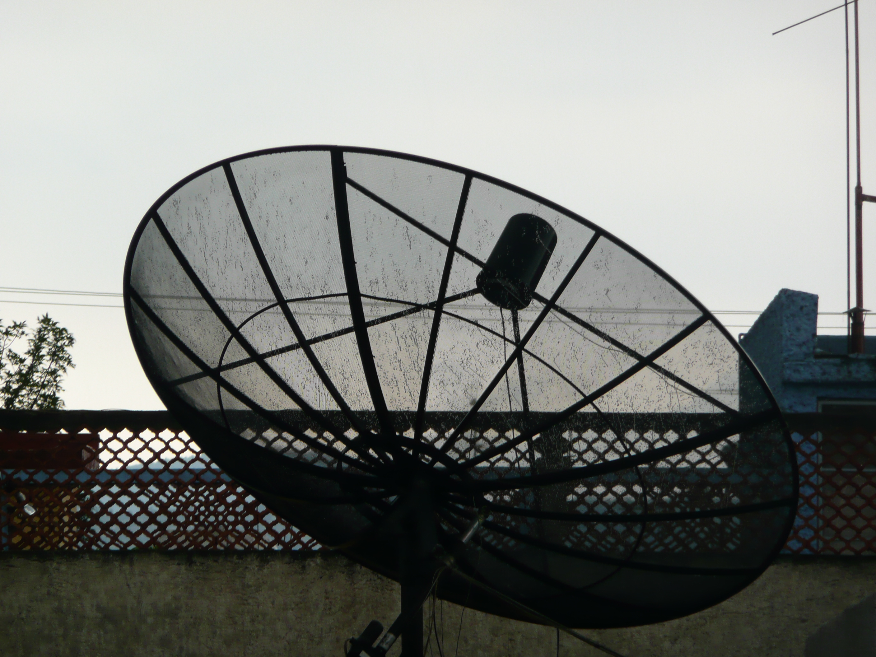 Parabolic antenna - Wikipedia