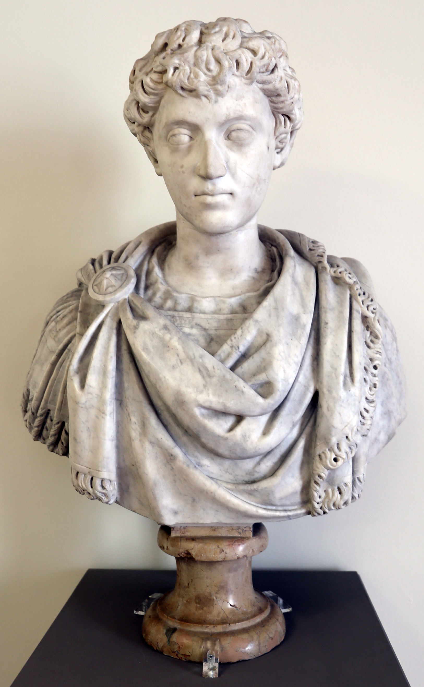 File:Arte romana, testa di marco aurelio giovane, 150 dc ca., su busto non  pertinente del xvi secolo.jpg - Wikimedia Commons