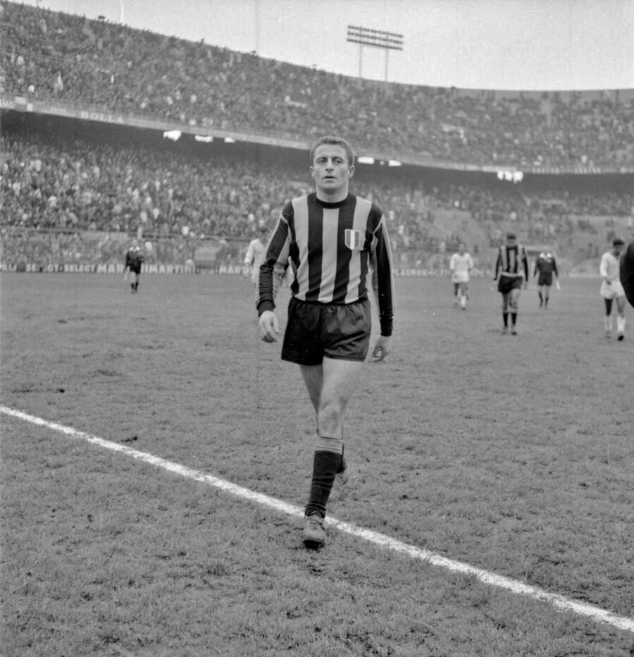 Tập tin:Aurelio Milani - 1963–64 Inter Milan.jpg - Wikimedia Commons
