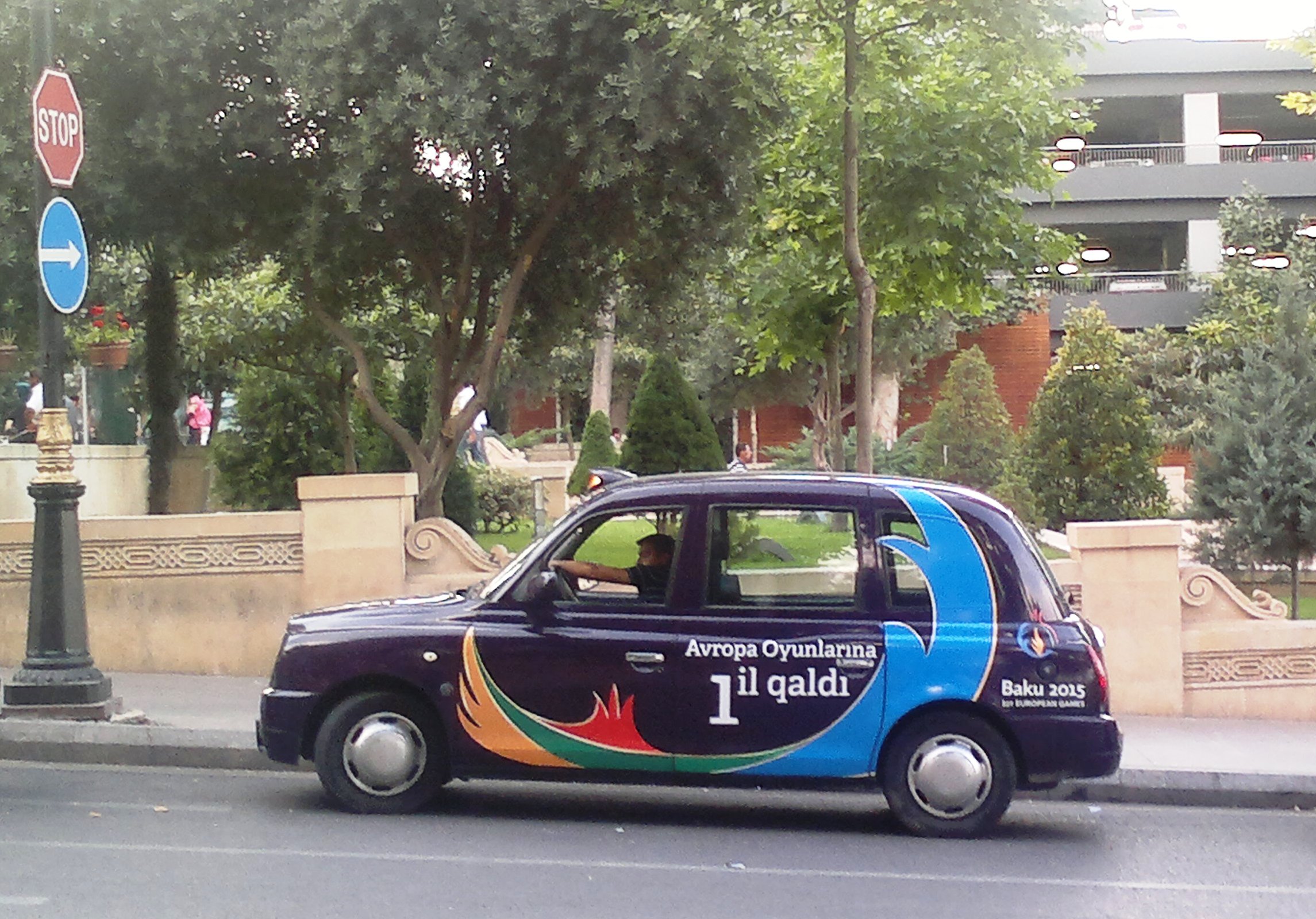 Файл:Baku taxi with European Games 2015 logo 2.jpg — Википедия