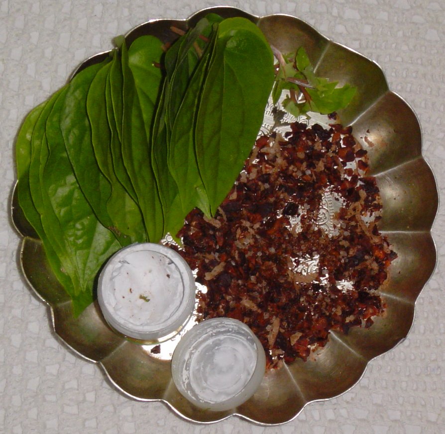 Betel_leaf_betel_nuts_and_lime.jpg