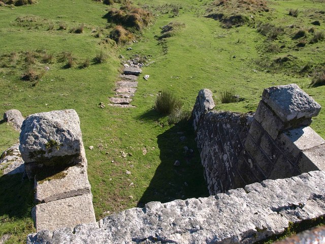 File:Bridge on former railway - geograph.org.uk - 2116944.jpg