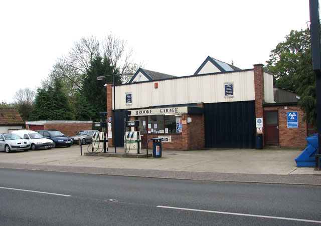 File:Brooke Garage in Norwich Road (B1332) - geograph.org.uk - 1570470.jpg