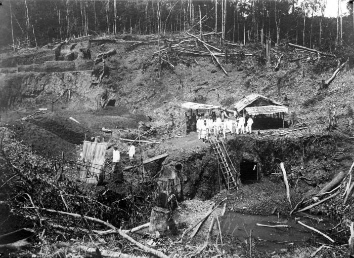 File:COLLECTIE TROPENMUSEUM Dagzoom waar met de exploratie van kolen begonnen werd TMnr 10006948.jpg