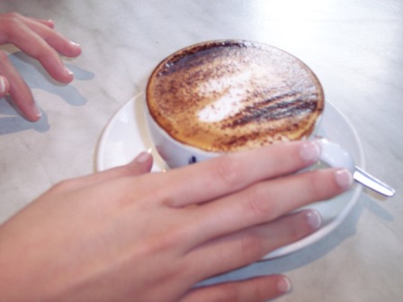 Espressino - A vacuum coffee maker brews coffee using two chambers