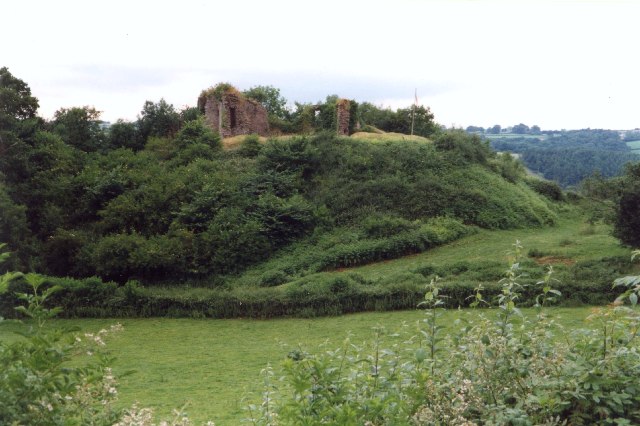 File:Clifford Castle ruins.jpg