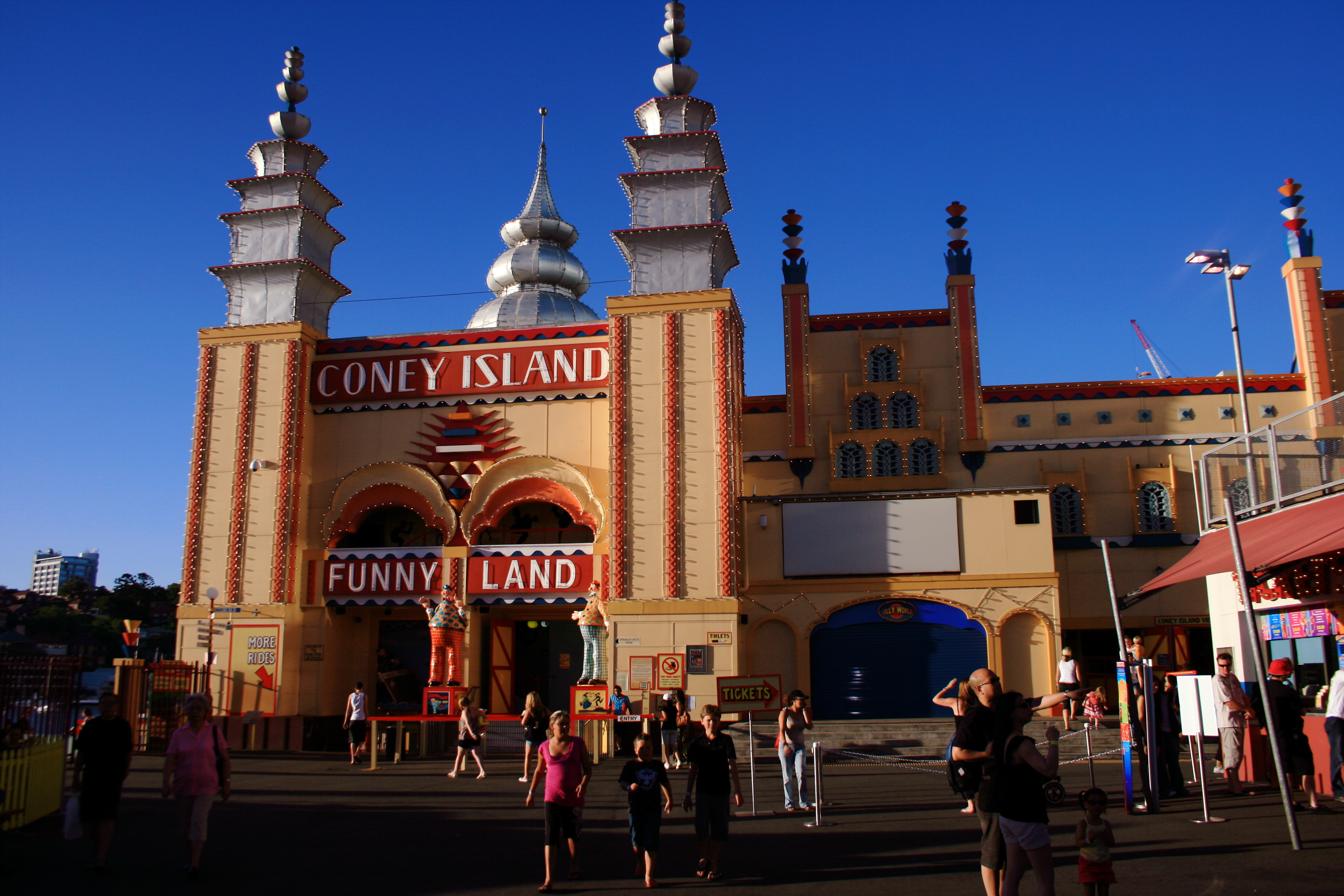 Луна парк 2. Luna Park Sydney. Луна парк Сидней фото. Луна парк Сиднея кафе фото. Barcelona Park Luna.