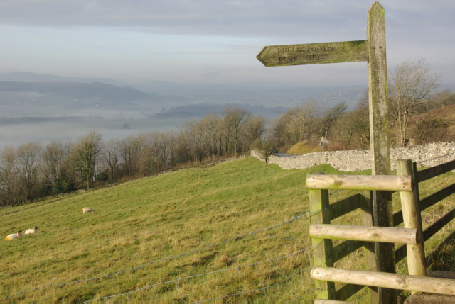 File:Footpath to Park End - geograph.org.uk - 642491.jpg