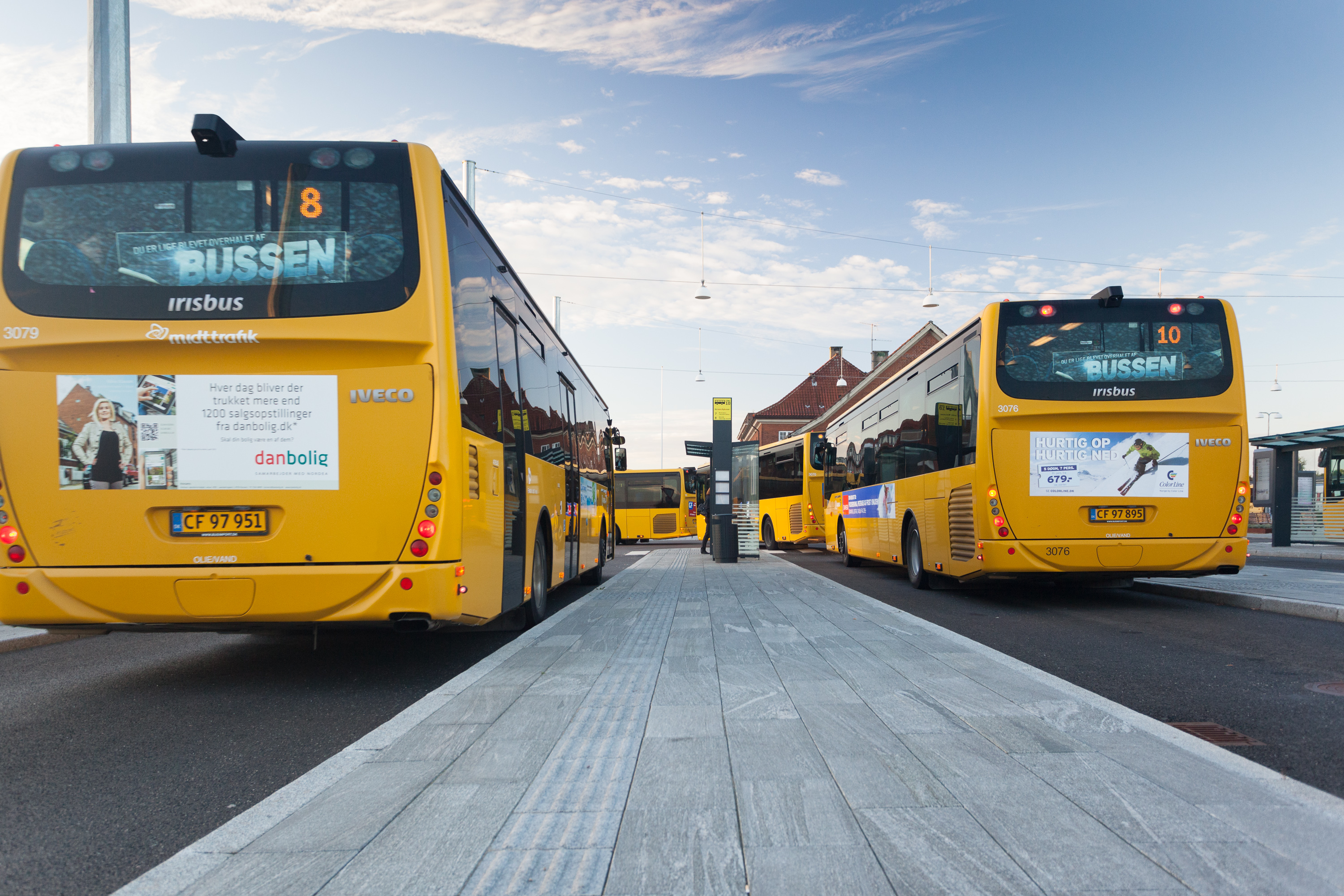 Yellow line автобусы. Хорсенс машина. Midttrafik - "the Bus".