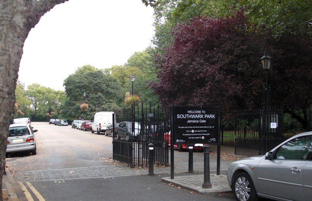 File:Jamaica gates (1 of 6) to Southwark Park, Rotherhithe, London, SE16 - geograph.org.uk - 1515936.jpg