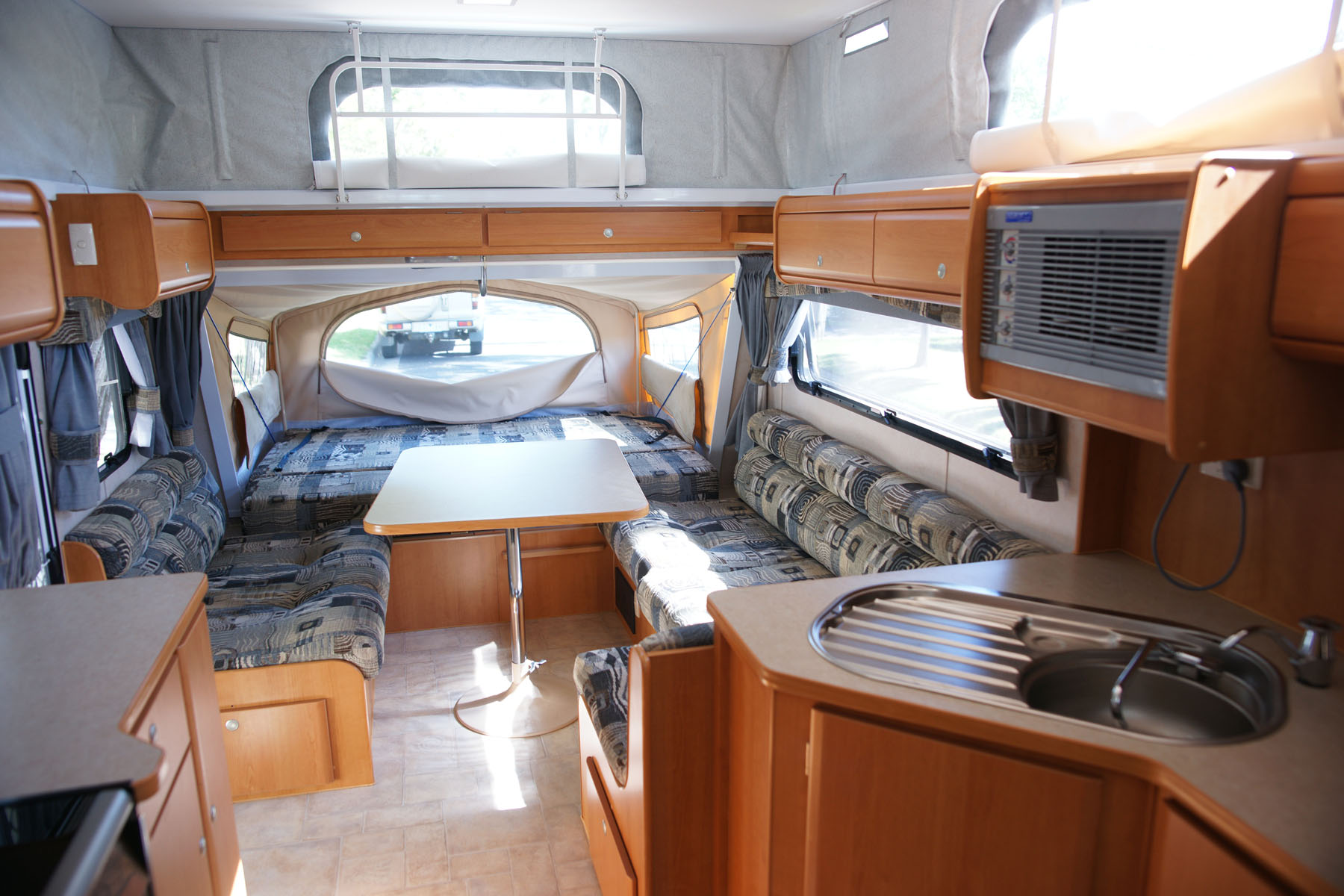 Jayco_Expanda_interior_1