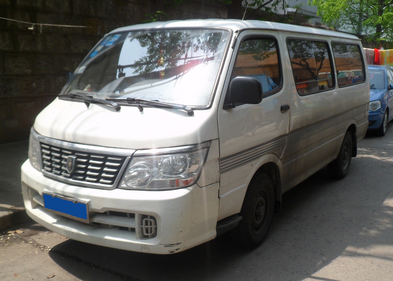 Микроавтобусы из китая. Jinbei Haise 2007 микроавтобус. Jinbei Haise (Toyota Hiace). Toyota Hiace микроавтобус 2007. Тойота Хайс 2007.