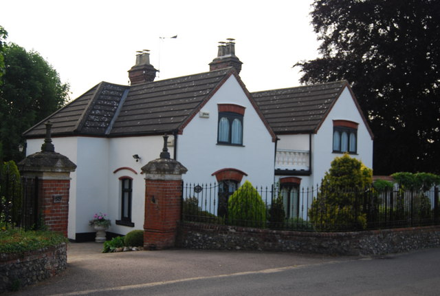 File:Large white house, Colney Rd - geograph.org.uk - 1969927.jpg