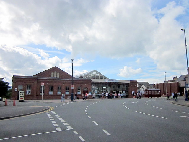 File:Llandudno Station - geograph.org.uk - 5093527.jpg