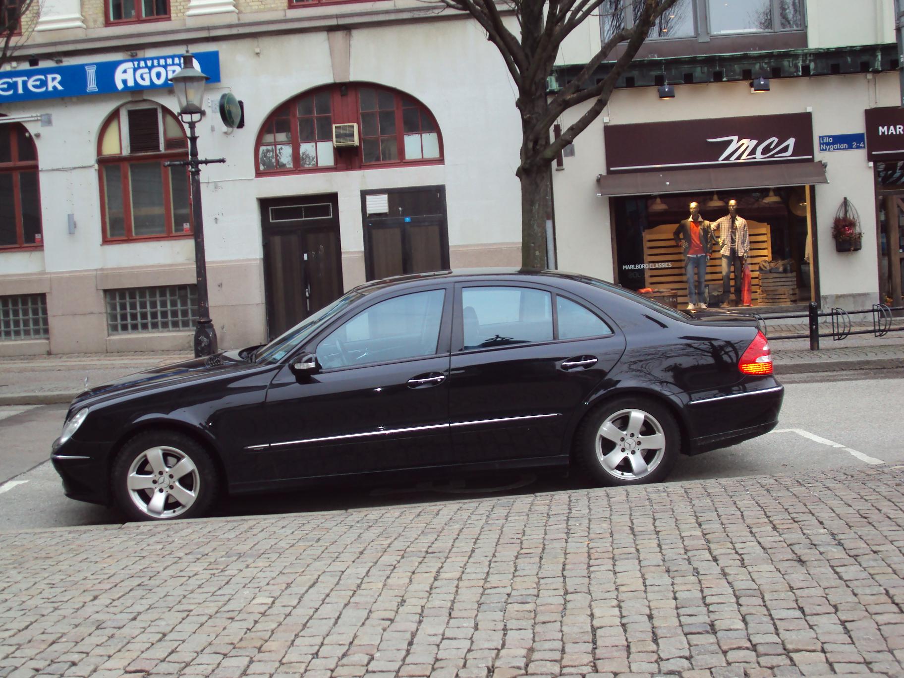 File:Mercedes Benz W211 front 20070326.jpg - Wikimedia Commons