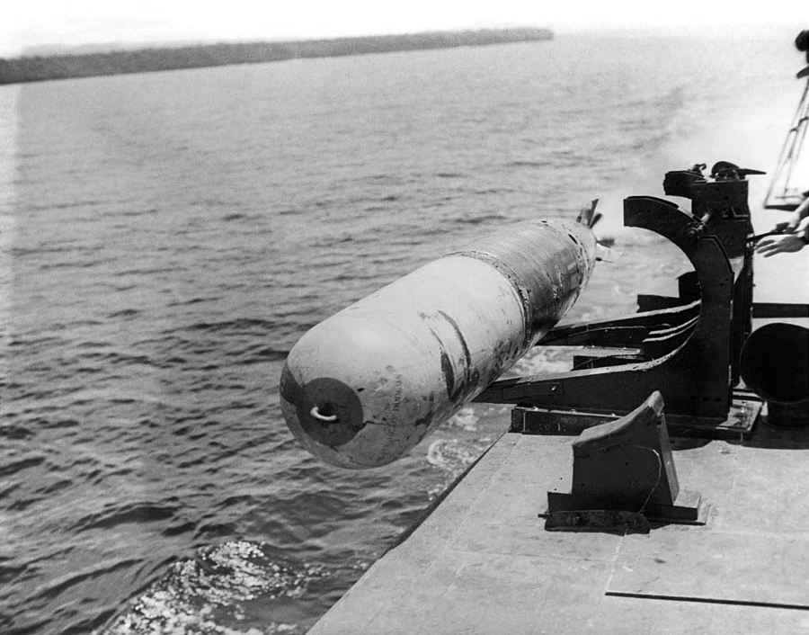 Plik Mk 13 Torpedo Launch From Pt Boat C1943 Jpg Wikipedia Wolna Encyklopedia