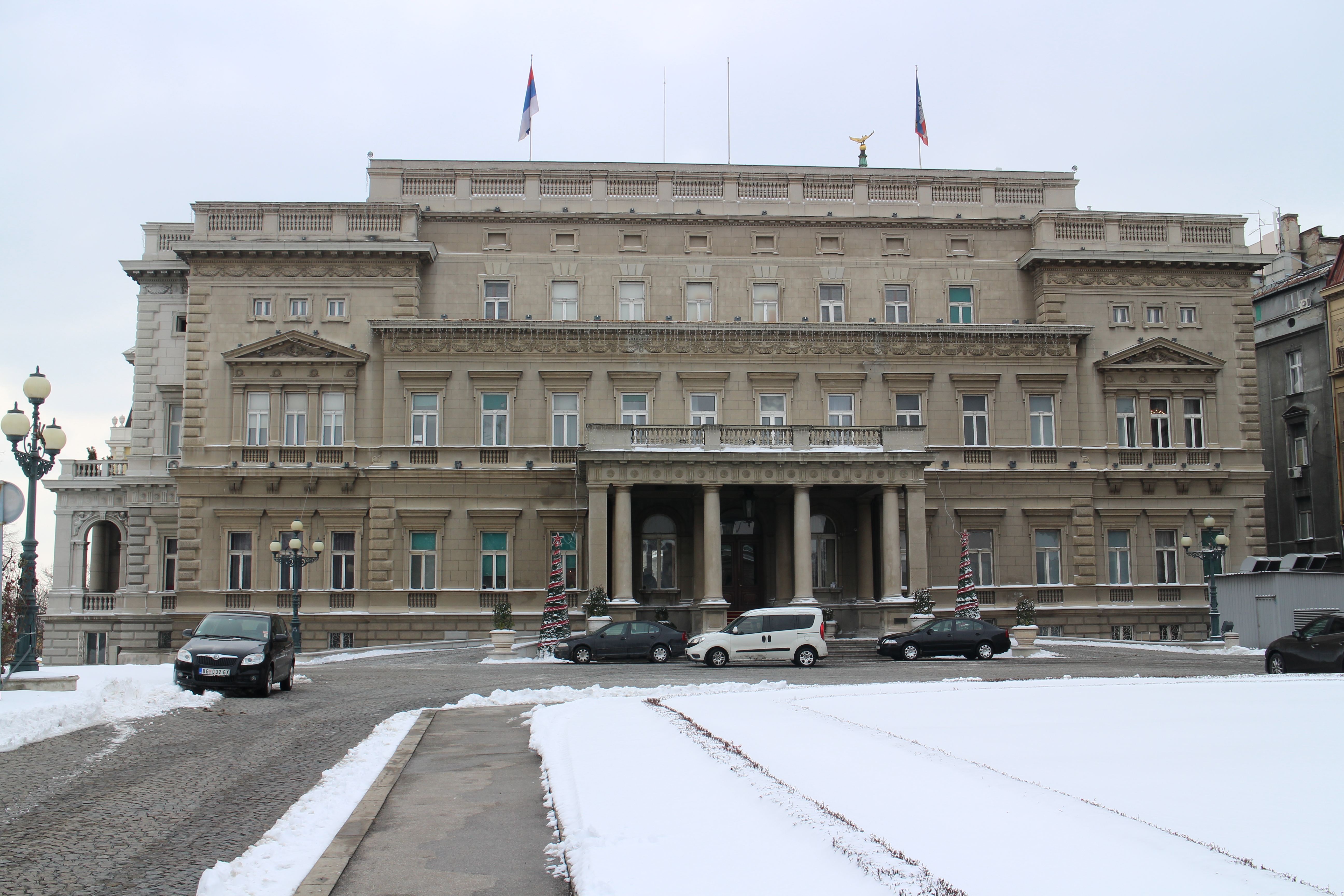 Белград дворец президента. Королевский дворец (Белград). ЗАГС Белград. Королевский дворец Белград фото.