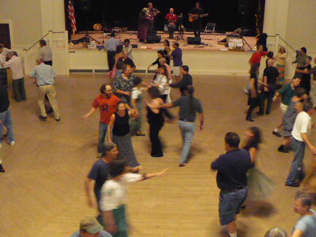 File:Peterborough contra dance November 2007 90600.jpg