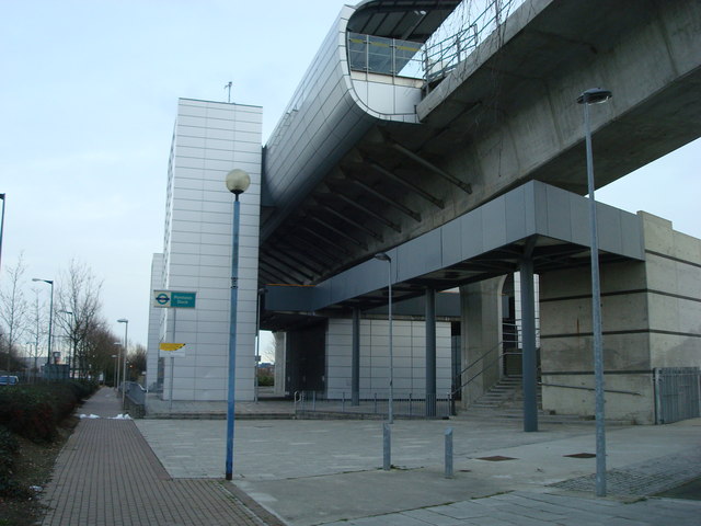 File:Pontoon Dock DLR Station - geograph.org.uk - 1154449.jpg