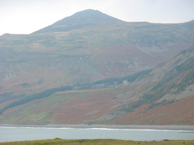 File:Porth y Nant village and Mynydd y Gwaith - geograph.org.uk - 717746.jpg