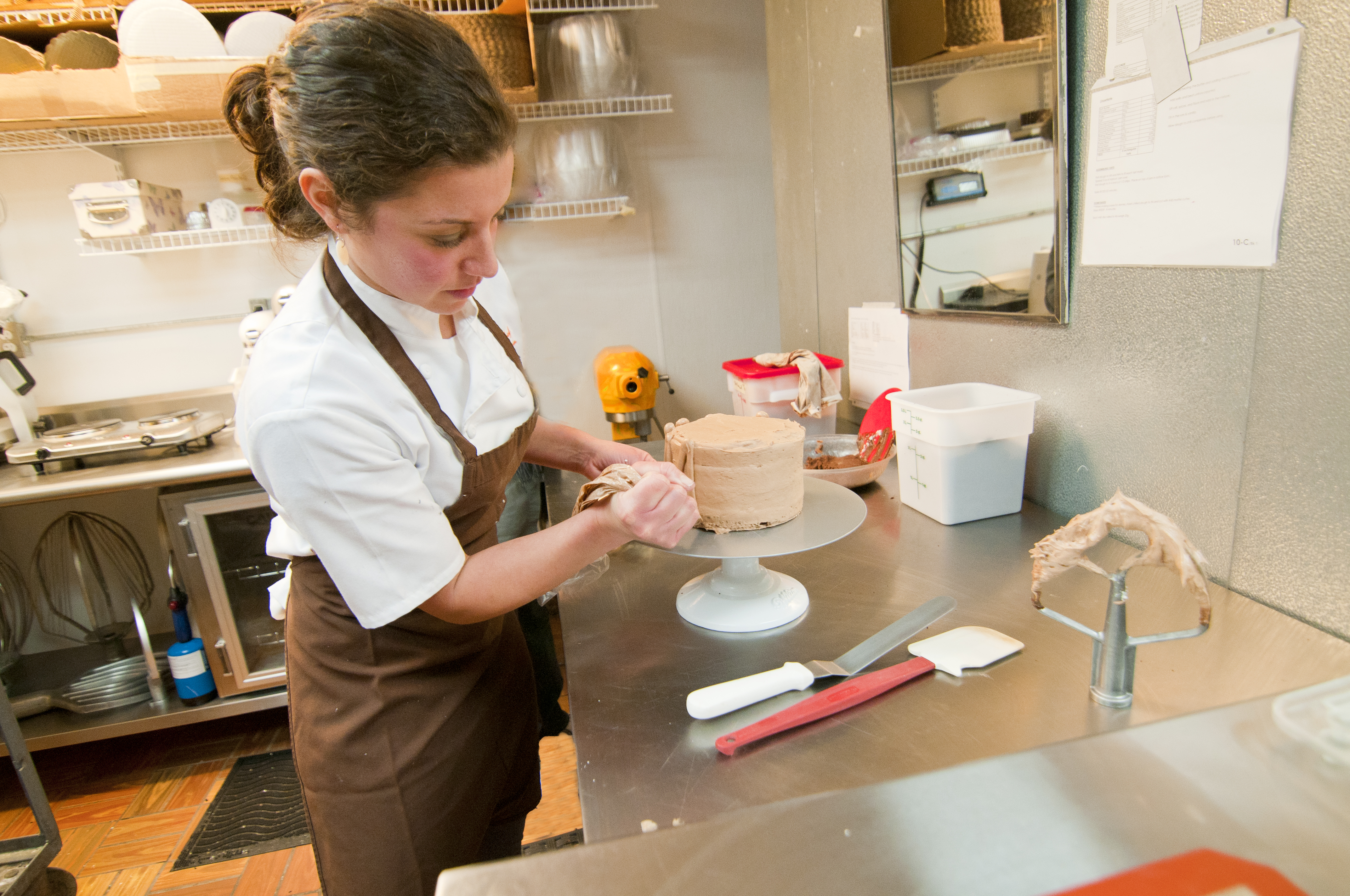 Working in Professional Kitchens: The Importance of Wearing Aprons