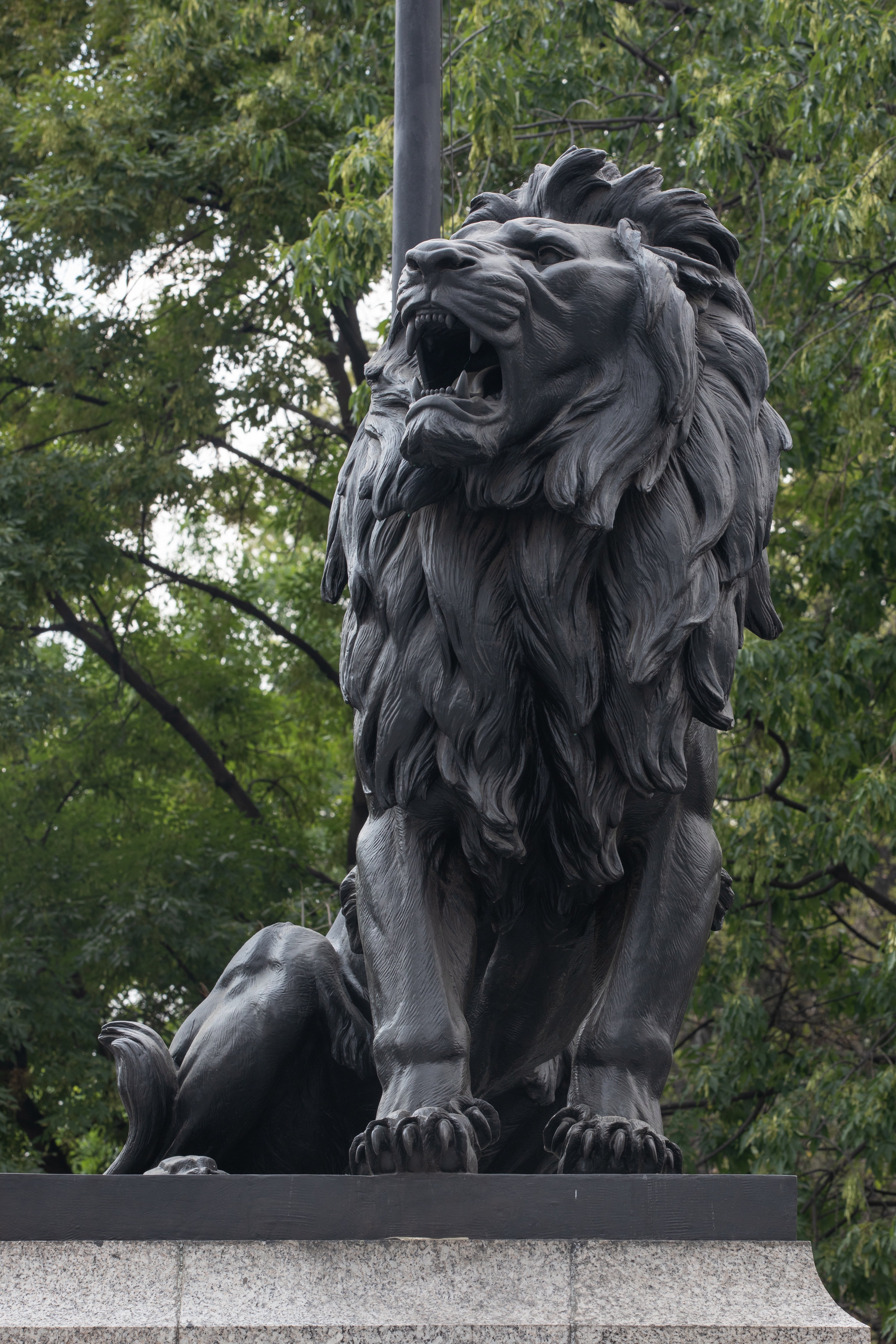 Archivo:Puerta de los leones en Chapultepec  - Wikipedia, la  enciclopedia libre