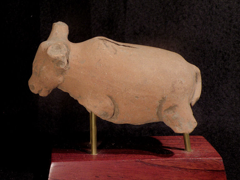 File:TC 89 Majapahit terracotta cow money box. Left side..JPG