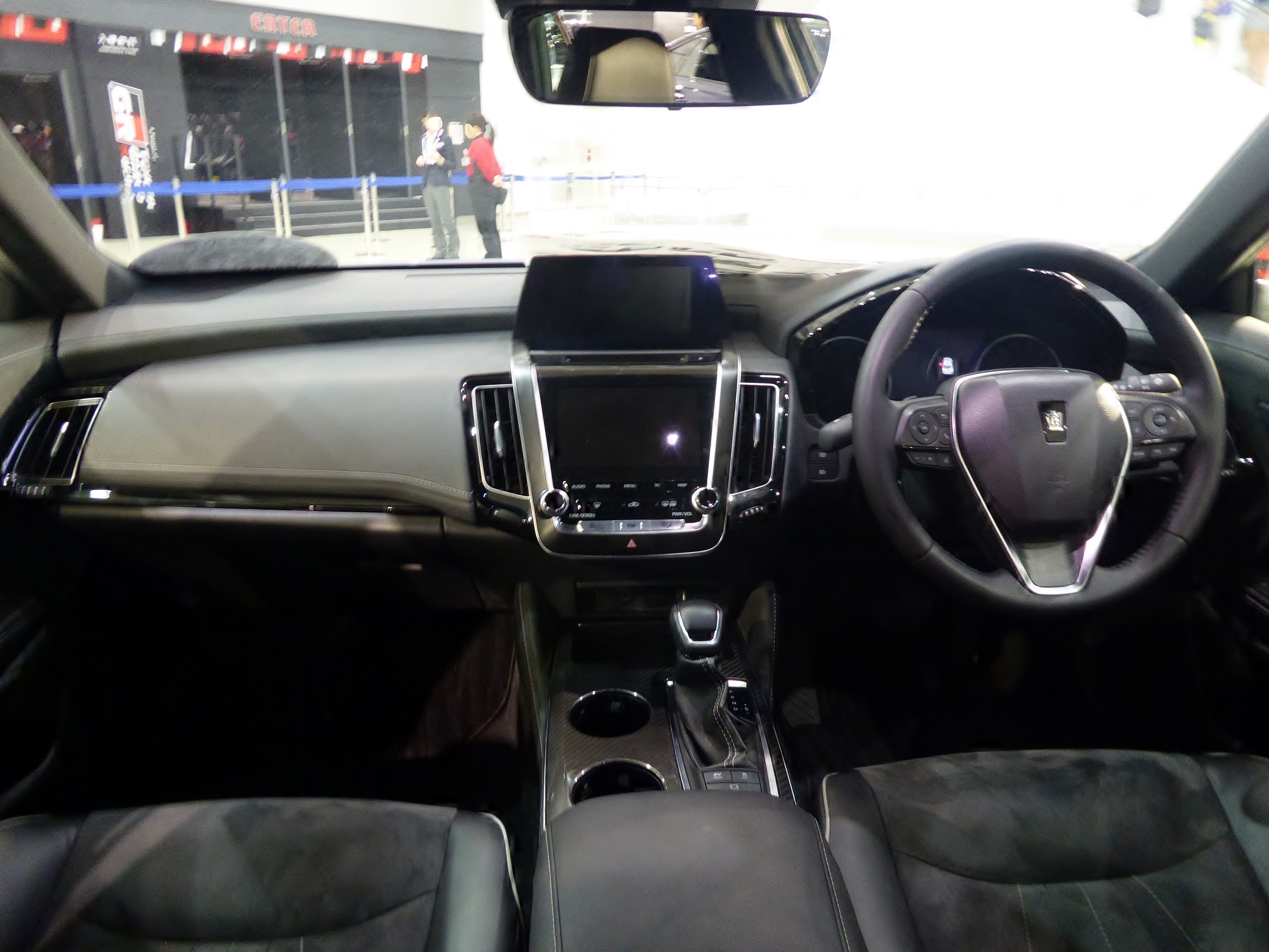 File The Interior Of Toyota Crown 2 5 Hybrid Rs Advance Four