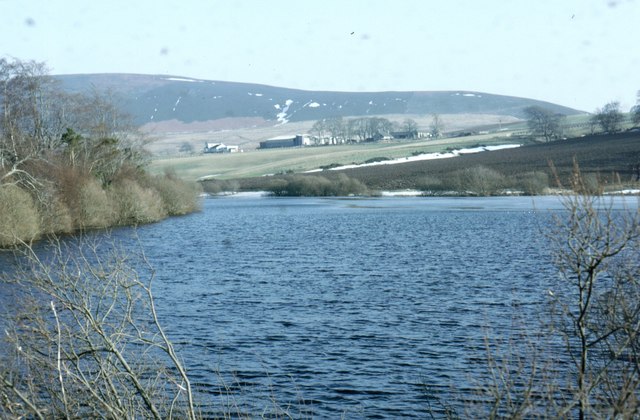 File:Threipmuir Reservoir - geograph.org.uk - 1014833.jpg