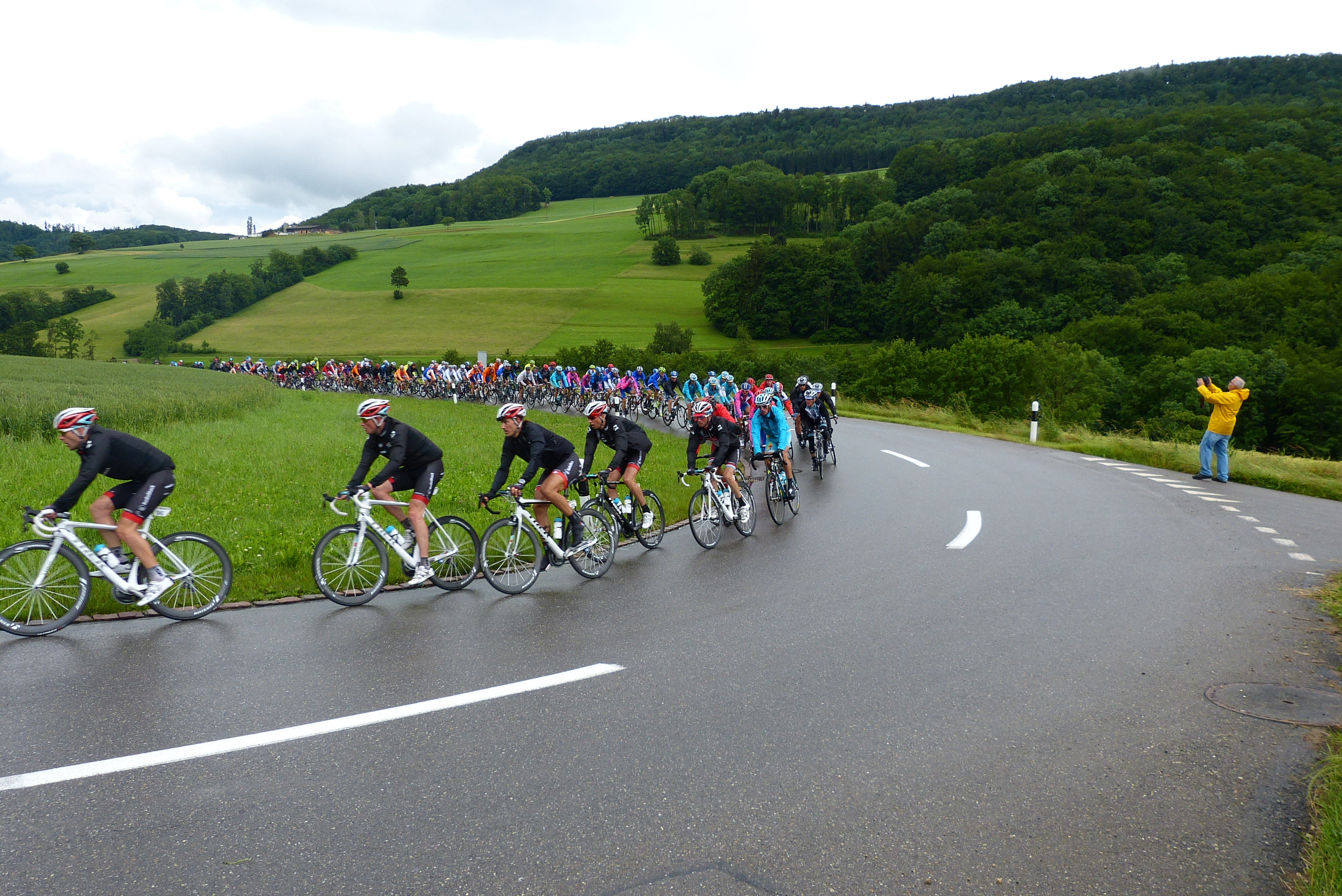 Tour de suisse. Пелотон. Tour de klenovo.