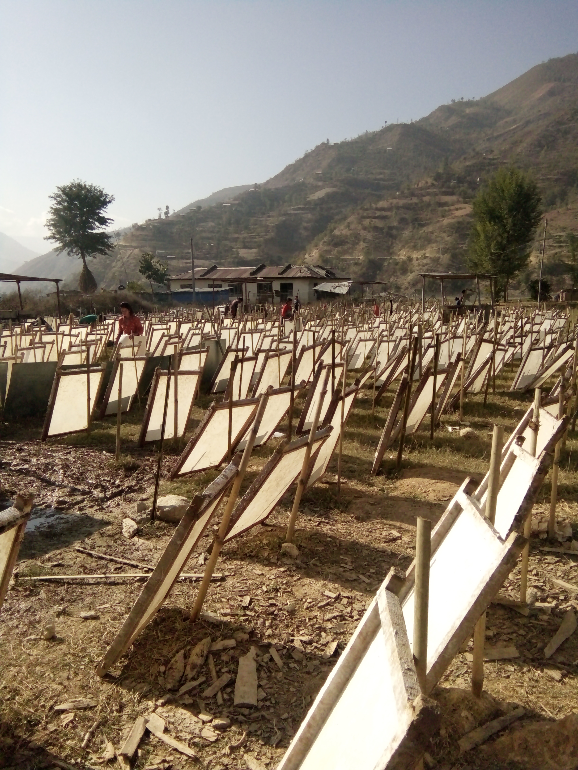 File:Traditional paper production in Nepal.jpg - Wikimedia Commons