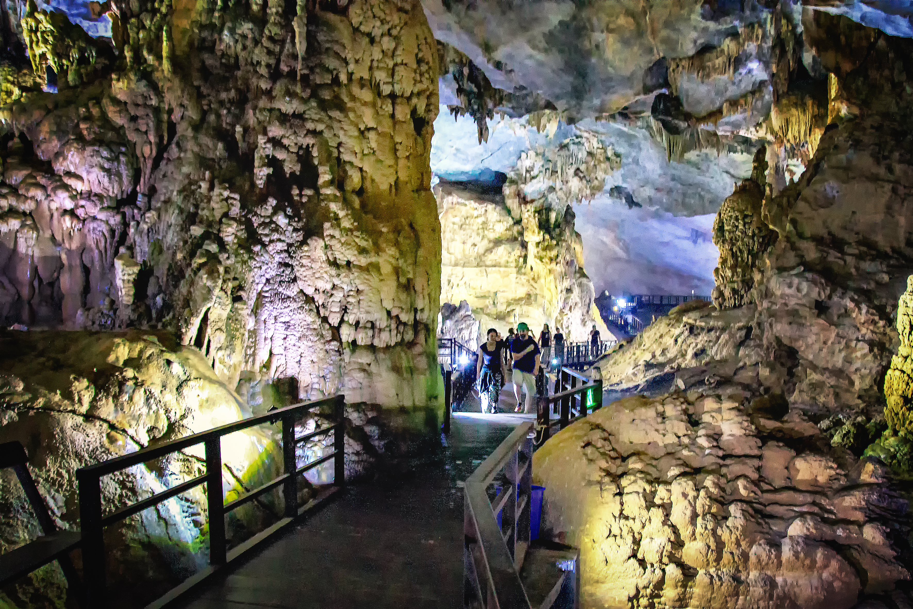 paradise-cave-tour-from-hoi-an