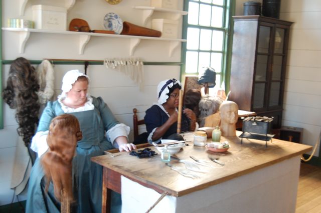 wig maker in colonial times